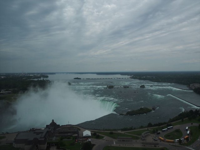 【Embassy Suites Niagara Falls Hotel】ナイアガラの滝を見下ろす絶景ホテル